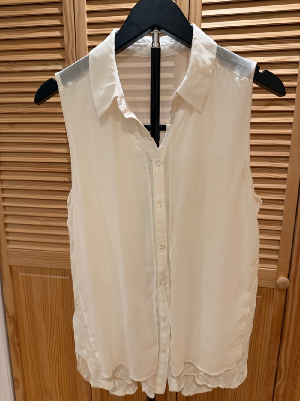 Ann Taylor Cream Sleeveless Button-Down Camisole